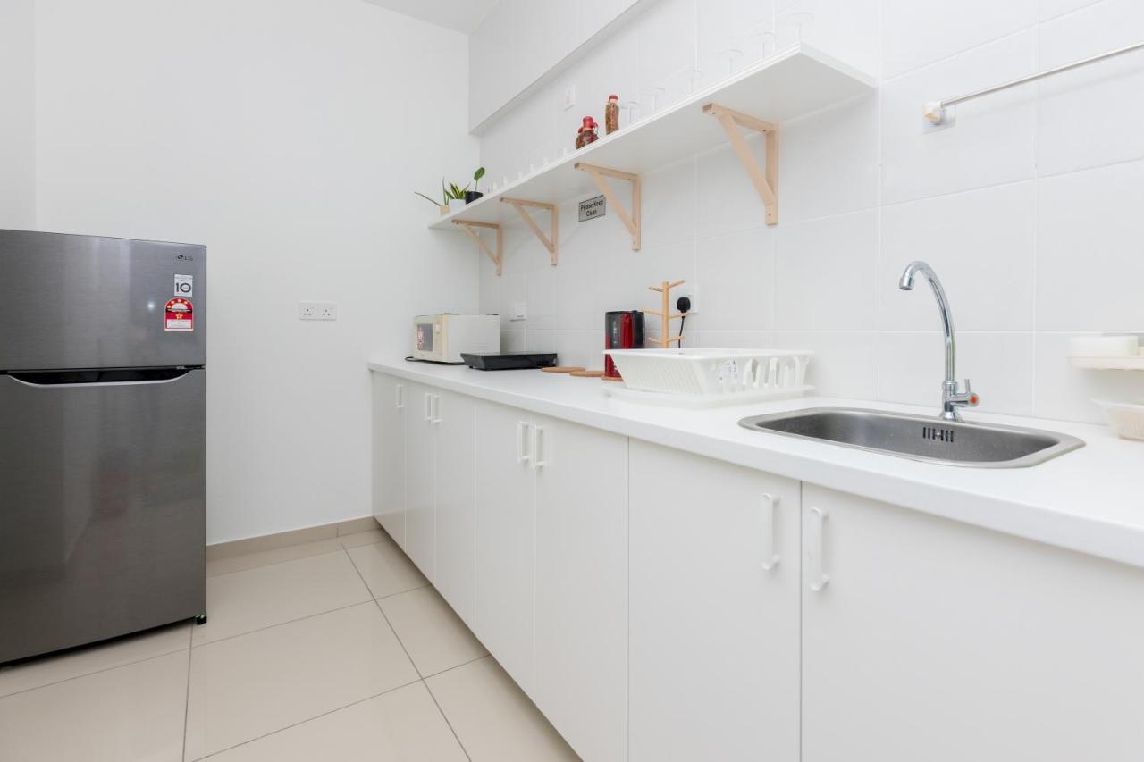 White Lagom Scandinavian House, By Sanguine Daire Tanjung Tokong Dış mekan fotoğraf