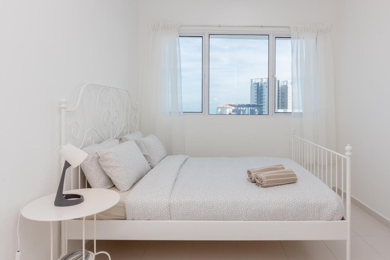 White Lagom Scandinavian House, By Sanguine Daire Tanjung Tokong Dış mekan fotoğraf